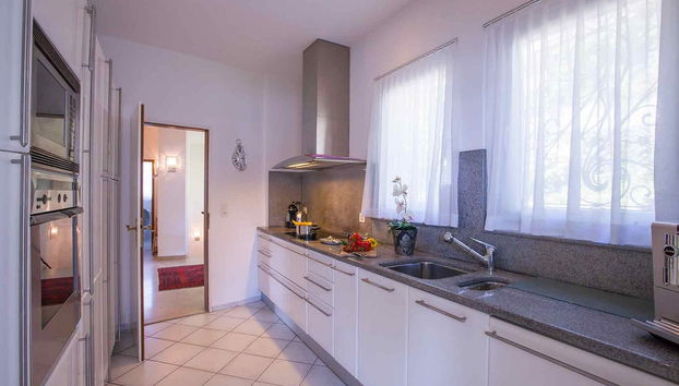 Villa in Bissone with swimming pool and garden - Foto 5