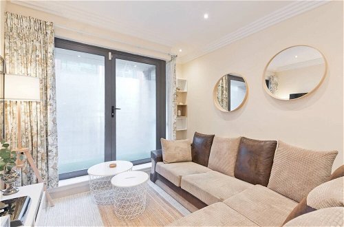 Photo 12 - Captivating 2-bed Apartment in Dublin 1