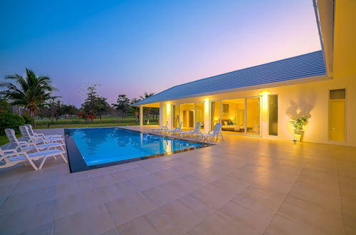 Foto 40 - Luxury Modern 4 BR Pool Villa - PH111