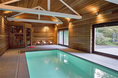 Foto 23 - Luxurious Mansion in Stoumont With Indoor Pool