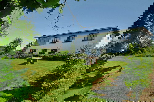 Foto 1 - House in Noiseux With Bubble Bath & Garden