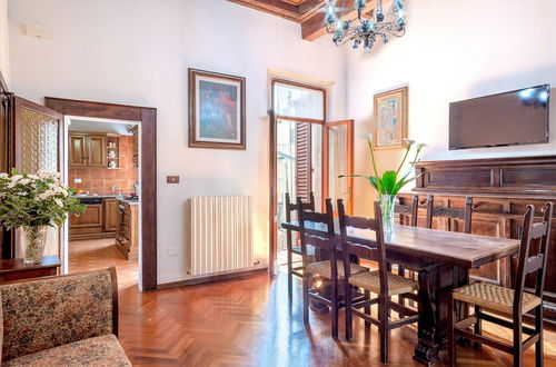 Photo 11 - Exclusive Palazzo Schifanoia Apartment