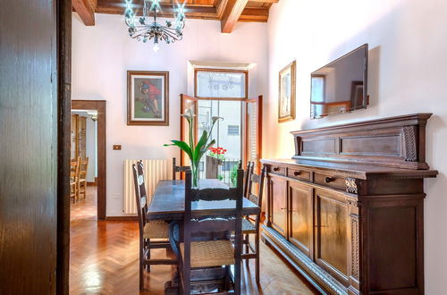 Photo 10 - Exclusive Palazzo Schifanoia Apartment