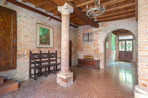 Photo 33 - Exclusive Palazzo Schifanoia Apartment