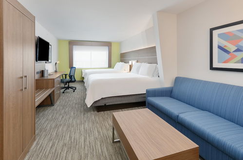 Photo 13 - Holiday Inn Express & Suites San Antonio NW near SeaWorld