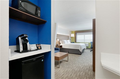 Photo 7 - Holiday Inn Express & Suites San Antonio NW near SeaWorld