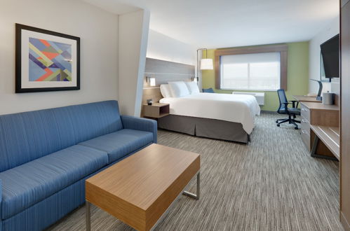 Photo 8 - Holiday Inn Express & Suites San Antonio NW near SeaWorld