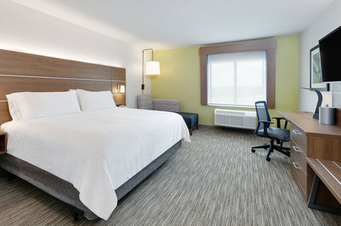 Photo 10 - Holiday Inn Express & Suites San Antonio NW near SeaWorld