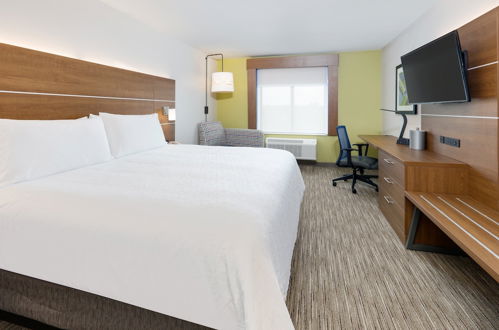 Photo 19 - Holiday Inn Express & Suites San Antonio NW near SeaWorld