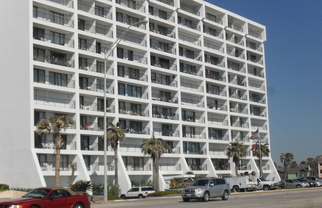 By The Sea Gulf View Deluxe Condo - Photo 78