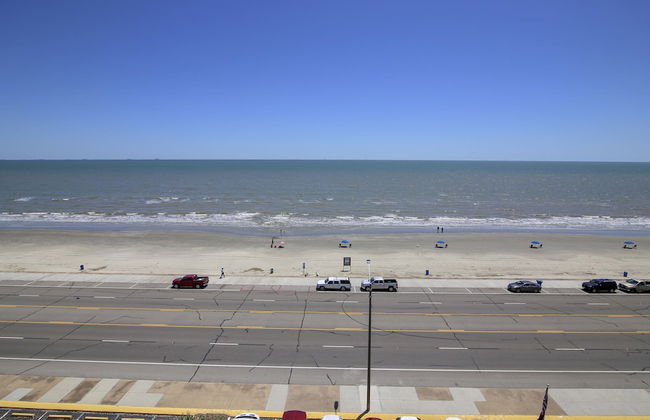 By The Sea Gulf View Deluxe Condo - Photo 52