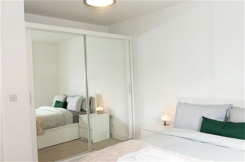 Photo 4 - Livestay - 1bed Apt Private Building Free Parking