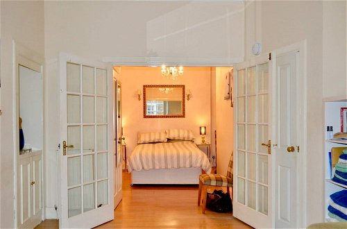 Photo 3 - Homely, Comfortable 2 Bed in Historic Rose Street