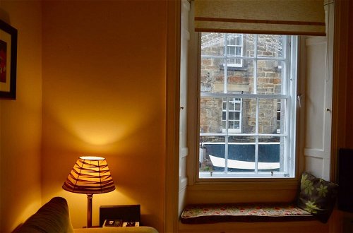 Photo 2 - Homely, Comfortable 2 Bed in Historic Rose Street