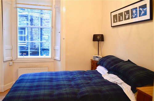 Photo 7 - Homely, Comfortable 2 Bed in Historic Rose Street