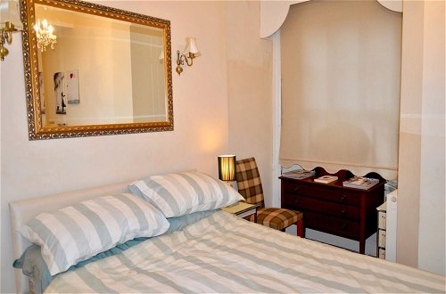 Photo 8 - Homely, Comfortable 2 Bed in Historic Rose Street