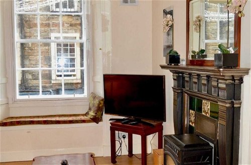 Photo 13 - Homely, Comfortable 2 Bed in Historic Rose Street