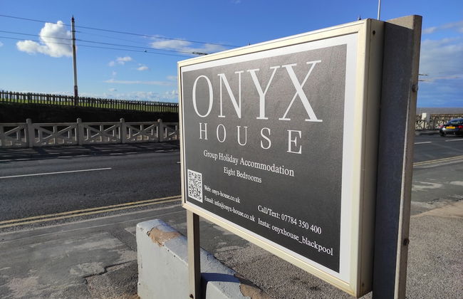 Onyx House - Photo 33