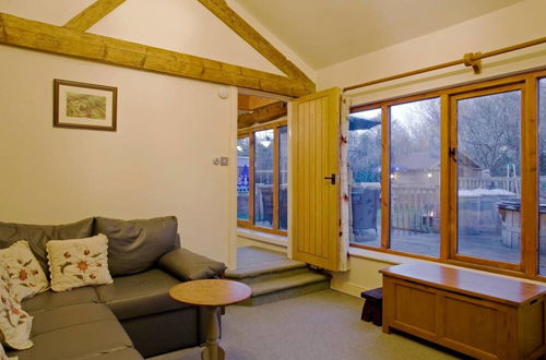 Photo 11 - Squirrel Barn. Hi-spec. Hot tub & Wifi. Sleeps 14