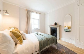 Photo 2 - Beautiful 5 Bedroom Home With Garden in South Kensington