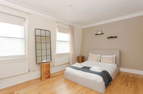 Foto 20 - Beautiful 5 Bedroom Home With Garden in South Kensington