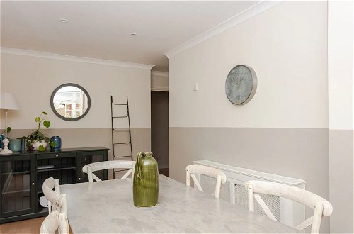 Photo 36 - Beautiful 5 Bedroom Home With Garden in South Kensington