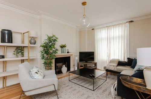 Foto 40 - Beautiful 5 Bedroom Home With Garden in South Kensington