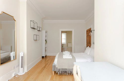 Foto 26 - Beautiful 5 Bedroom Home With Garden in South Kensington