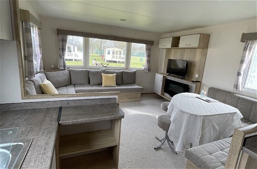 Photo 3 - Beautiful 3-bed Caravan Situated on Lakeland Haven