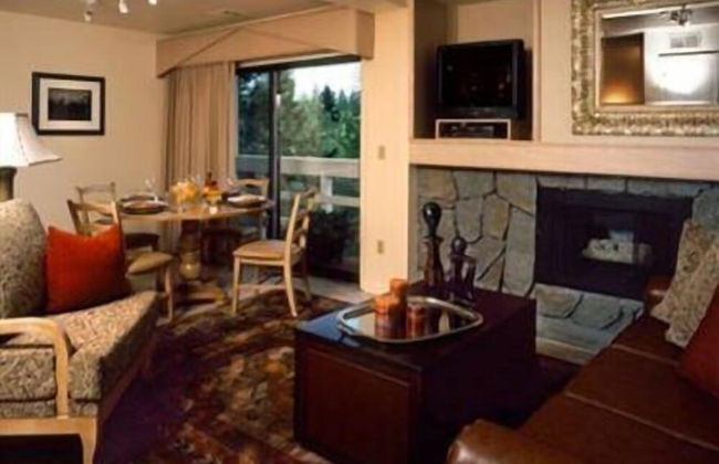 GetAways at the Lodge at Kingsbury Crossing - Photo 11