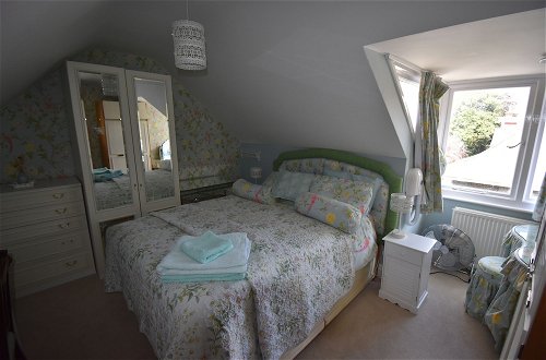 Photo 2 - Immaculate 4-bed Apartment in Bournemouth & spa