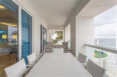 Foto 39 - Charming Beachfront Condo With Large Balcony