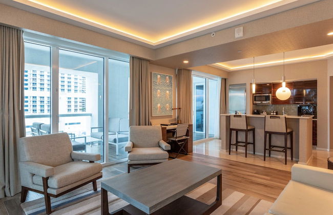 Charming Beachfront Condo With Large Balcony - Foto 19
