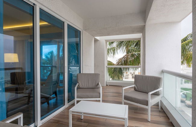 Charming Beachfront Condo With Large Balcony - Foto 25
