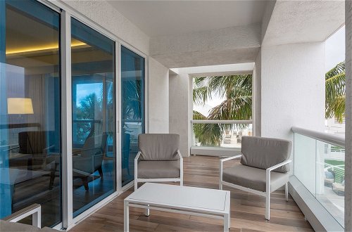 Foto 25 - Charming Beachfront Condo With Large Balcony