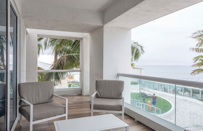 Charming Beachfront Condo With Large Balcony - Foto 40