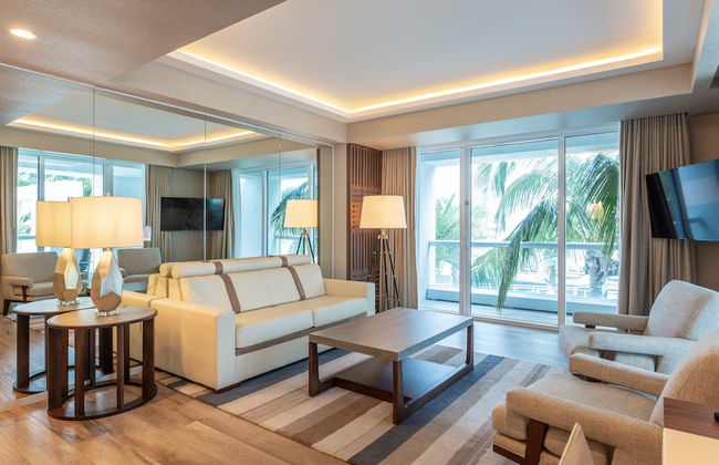 Charming Beachfront Condo With Large Balcony - Foto 1
