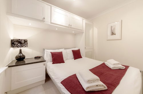 Photo 2 - Roomspace Apartments -Royal Swan Quarter