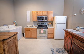 Photo 3 - BIG Studio Near Downtown With All Amenities