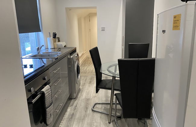 2 Bed Flat - Sleeps 6 - Pets - Parking - Wifi - Foto 10