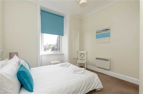Photo 1 - Spacious and Homely One Bedroom Flat in Edinburgh