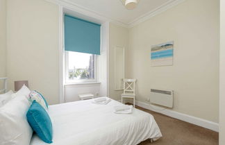 Photo 1 - Spacious and Homely One Bedroom Flat in Edinburgh