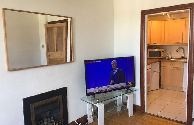 Great Location 2 Bedroom Scotstoun Flat - Photo 5
