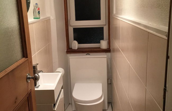 Great Location 2 Bedroom Scotstoun Flat - Photo 10