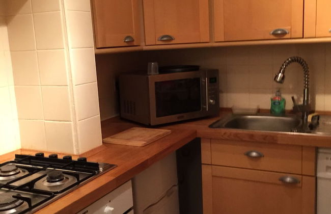 Great Location 2 Bedroom Scotstoun Flat - Photo 4