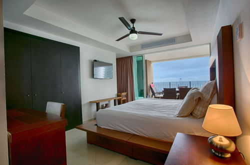 Photo 4 - Wake Up To Sounds Of The Ocean Condo