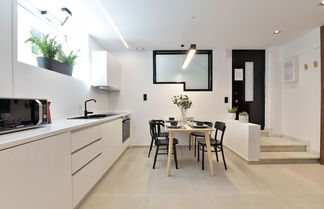 Photo 3 - Phaedrus Living: City Center Luxury Flat Skoufa