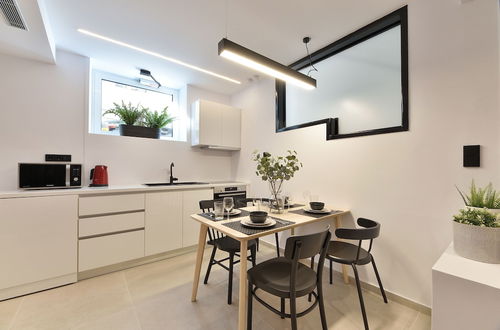 Photo 2 - Phaedrus Living: City Center Luxury Flat Skoufa