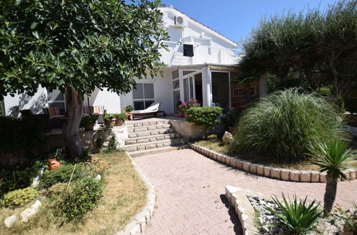 Photo 13 - Spacious Apartment With Terrace, Near the Beach