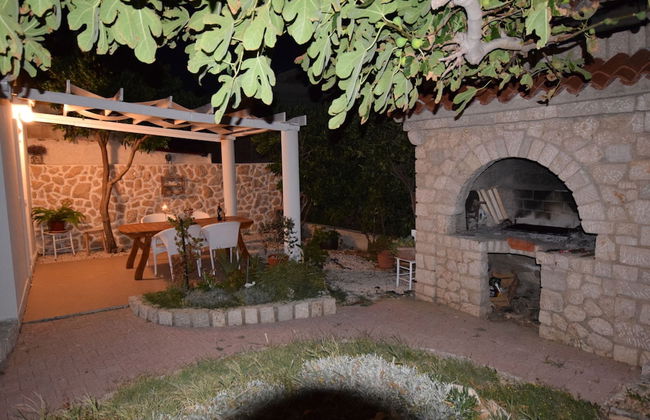 Comfortable Apartment With Balcony and Outdoor Kitchen - Photo 9